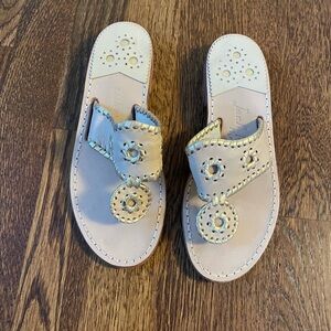 Jack Rogers Woven Leather sandals in Gold and Beige. Size 6